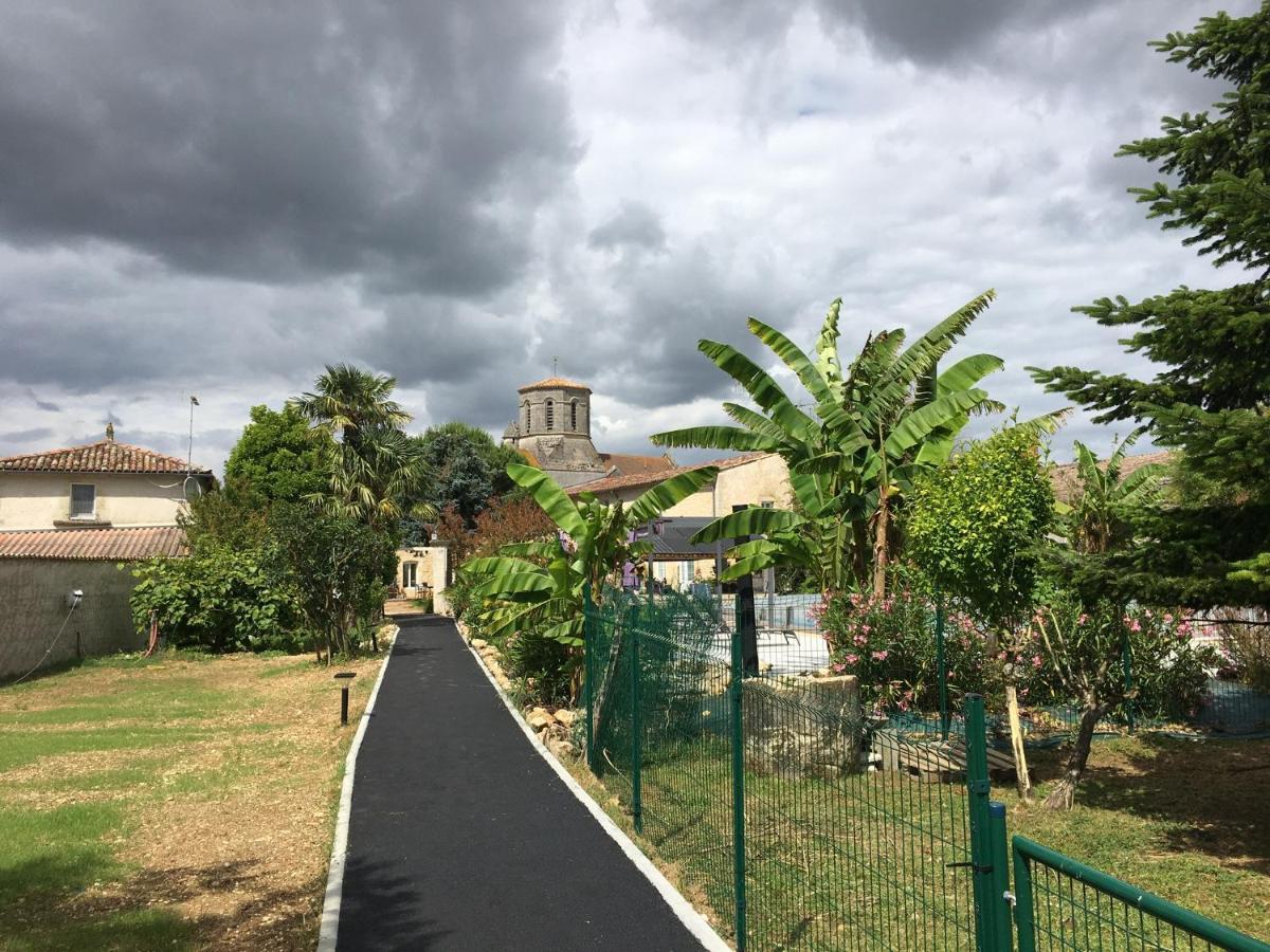 Gites Jardin-Darcy - Piscine Au Sel Bois ภายนอก รูปภาพ
